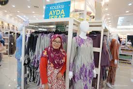 Meskipun begitu, tidak tertutup kemungkinan untuk menggunakannya dalam penulisan artikel nonfiksi. Koleksi Jakel Barulah Raya 2019 Dan Jakelstore My Lovely Bee