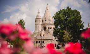 De stad werd in 1873 gevormd door het samenvoegen van boeda en óbuda op de rechteroever van de donau met pest op de linkeroever. Naar Boedapest Ontdek Boedapest Met De Tips Van Anna Balazs En Laat Jezelf Verrassen Door Deze Bijzondere Stad