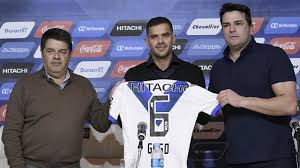 Fernando gago former footballer from argentina defensive midfield last club: Fernando Gago Esta De Volta Ao Jose Amalfitani E Jogara Pelo Velez