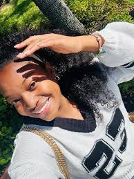 This evening was really chill, a couple was by the beach taking engagement  photos with the sunset! 🌅 🍃 the wind was really strong 🌬️ & I, happy! 😄  #sunsets #nature#outdoor #outdoorphotography #