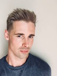 Exhibition attendant equity at the Venice Biennale