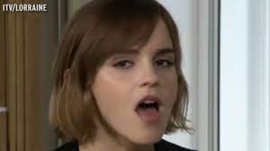 Emma watson a 31 ans, retour sur son évolution physique. Emma Watson Tres Embarrassee Quelque Chose Va La Perturber En Pleine Interview Video Rtl People