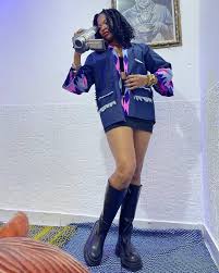 Good morning my lovely dearies, have a positive day y'all ☮️!! PEACE TO THE  WORLD 🌍, PEACE TO AFRICA ,BLESS UP!!.