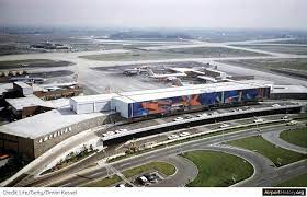 The History Of Jfk Airport The American Airlines Terminal A Visual History Of The World S Great Airports American Airlines Airlines Major Airlines
