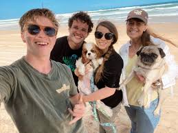 It's the irwins star hasn't shied away from keeping the public in the know about her pregnancy — from the adorable. Bindi Irwin And Chandler Powell Welcome Baby Girl People Com
