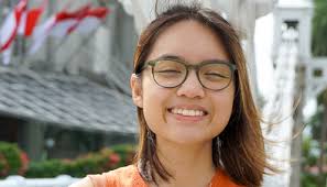 miCRo: “Magnets” by Laurie Clements Lambeth