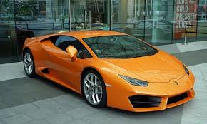 Tra le auto di elettra lamborghini c'è un nuovo arrivo, ma spiccano anche il suv total pink e la lamborghini miura, da cui la rampolla pende il nome. Elettra Lamborghini La Piu Eccentrica Delle Ereditiere Italiane Fanatica
