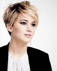 Voici 10 idées de coupes courtes tendances à la rentrée pour vous inspirer ! Epingle Sur Frisuren 2019
