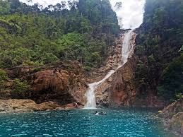 Bentuknya berundak dengan curahan air tertinggi adalah 90 meter. 16 Tempat Menarik Yang Anda Perlu Lawati Di Pahang