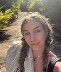 Margo Starr's Instagram, Twitter & Facebook