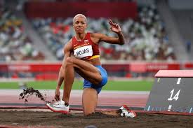 La venezolana yulimar rojas, la mejor triplista del mundo, y ana peleteiro, campeona española, trabajan con pedroso para hacer su. Cok04zphptjz M