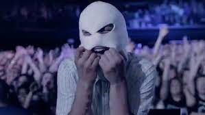 In 2014, twenty one pilots played a number of music festivals and other events around the united states, such as lollapalooza, bonnaroo, boston calling, and firefly. Twenty One Pilots Stellen Einen Brandneuen Song In Aussicht