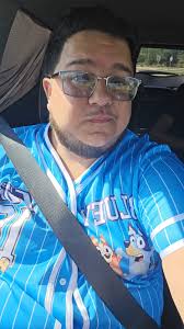 Do any of the bars/places with live music or DJ allow 17 yr olds?