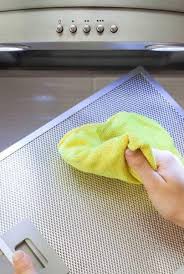La campana extractora es una parte de los muebles de la cocina que se suele limpiar con menos frecuencia pero que es muy necesario hacerlo. Trucos Del Chef Mira Como Limpiar La Campana De Tu Cocina Con Bicarbonato Y Limon En 2 Pasos Mui Vida Sana