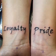 55 Schone Loyalitat Tattoo Designs Und Bedeutungen Courage Honor 2018