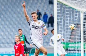 Saša kalajdžić is an austrian professional footballer who plays as a forward for vfb stuttgart and the austria national team.1 he is of serbian descent.2. Vfb Stuttgart Einigung Sturmer Sasa Kalajdzic Kommt Zum Vfb Vfb Stuttgart Stuttgarter Nachrichten