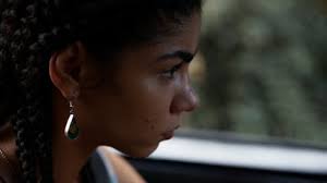 Zinha flagra Lu beijando Zé Bento