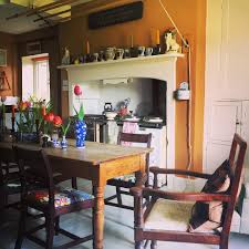 1 352 Likes 30 Comments Ben Pentreath Benpentreath On Instagram Tulips In The Kitchen Mccormic English Cottage Kitchens Cosy Kitchen Kitchen Fireplace