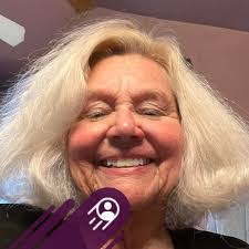 Nicole Dineen's Instagram, Twitter & Facebook