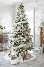 Finally, to bring my into the woods theme home, i added some icy red berry picks and a few snow covered pinecones. Christmas Tree Decoration Ideas Snow Inspiration All Things Christmas