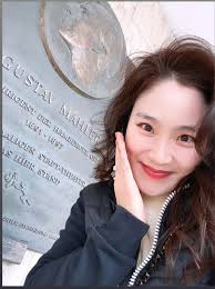 Hallo Gustav! 📸 selfie with Mahler 😍 So the week begins in Hamburg