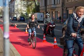 Günstige möbel und gebrauchte haushaltsgeräte finden zu fairen preisen. Ein Roter Teppich Fur Fahrradfahrer In Fahrrad Magdeburg Facebook