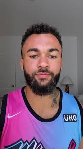 𝐘𝐎𝐔𝐑𝐄 𝐄𝐀𝐓𝐈𝐍𝐆 𝐒𝐀𝐋𝐀𝐃 𝐖𝐑𝐎𝐍𝐆 You heard me... youre eating  salad wrong Salad is NOT a filling food, it isnt! Per the amount you eat it  is NOT filling BUT...