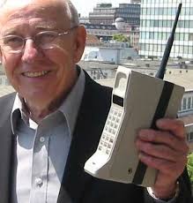 Sie ist die praktische hose für den alltag. 20 Jahre Handy Schneidet Das Kabel Ab Der Spiegel