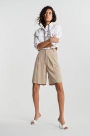 Just put it on your personal account* by selecting payment option at payment, wait for your statement, then settle up in full or spread the cost. Carro Bermuda Shorts Shorts Gina Tricot