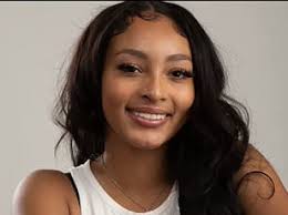 Teenage musician expelled by her Christian high school for absurd reason  reveals how she had the last laugh