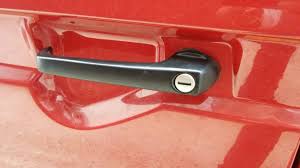 L'entraxe de fixation des plaques de porte est standard à 195mm. Changer La Poignee De Porte Coulissante Combi Camper