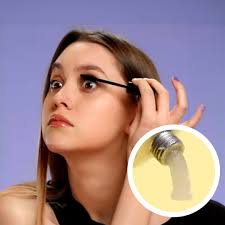 Want to revive dry mascara? 💜 Use eyedrops or a mixing medium (like  Duraline)