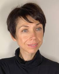 Elizabeth Madore's Instagram, Twitter & Facebook