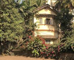Early 20th Century. India, Bombay (Mumbai). Surviving British era houses in Bandra. There was a time when Bandra consisted of nothing but bungalows, gardens and tree lined avenues, hence it's nickname 'Queen