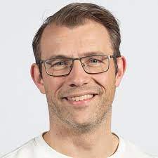 Dr R Rory De Vries