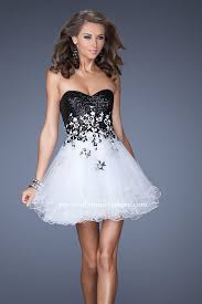 This bride chose a chic black and white wedding dress with an elegantly patterned cathedral veil. Want To Buy Black And White Short Wedding Dresses Up To 61 Off