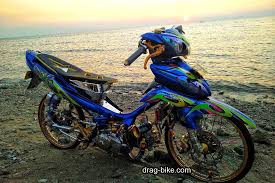 Modifikasi lampu stop utk yamaha mx new 135 , lepas reflektor yang lama / standar nya , lalu pasang yang sudah di modifikasi led stop custom : Modif Motor Jupiter Z Warna Biru Info Kece