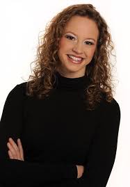 The visible difference between natural curls and a perm