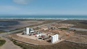 Boca chica seems to have pretty terrible ground/soil, porous and quite a bit of water in it, and around. Dji Spark Fly By Of Spacex Launch Pad In Boca Chica Youtube