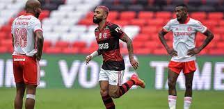 Fla vence o inter de virada, assume a liderança na penúltima rodada e só depende de si para ser campeão. Flamengo Vira Sobre O Inter E Fica A Uma Vitoria Do Titulo Do Brasileiro 21 02 2021 Uol Esporte
