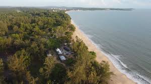 Antaranya 8 pulau di johor paling besar iaitu: Pantai Desaru Kota Tinggi Johor