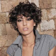 Coupe de cheveux court ondule femme (2) des cheveux naturellement ondulés donner du volume aux cheveux courts modèle coiffure courte. Epingle Sur H A I R