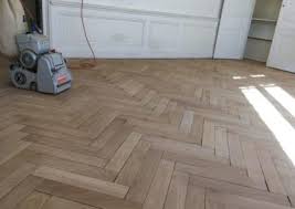 Renovation De Parquet Chene Chevron Baton Rompu Idee Salle De Sejour Renovation Parquet Carrelage Imitation Parquet
