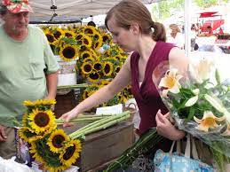 If you are looking for a friendly place to shop for fresh produce, fresh pork products, grass fed beef, goat milk cheese, scrumptious baked goods, delectable jams and jellies, unique handmade crafts, goat milk soap, beautiful fresh cut flowers and plants of every kind, you can find it all at the charlotte regional farmers market. How To Choose The Freshest Bouquets And Flowers At Your Local Farmers Market Debra Prinzing