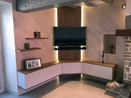 The article below will give you a few options to choose from, as well as considerations. Mobel Und Tv Hangt An Einer Asteiche Struktur In 2020 Tv Room Design Tv Wall Design Tv Wall Decor