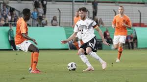 Nach einer starken ersten hälfte der youngsters, die binnen weniger minute viermal (dreimal lukas hack, einmal johannes eggestein). U21 Em Deutschland Niederlande Im Live Ticker Wiederholte Spuckattacken Konnen Uns Rachen Fussball