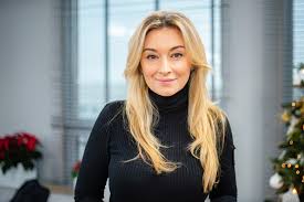 Najpierw podróżniczka zrezygnowała z pełnienia funkcji redaktor naczelnej national geographic, następnie została zacną ambasadorką marki biżuteryjnej. Wojciechowska Pokazala Zdjecie Sprzed 30 Lat Totalna Metamorfoza Super Express Wiadomosci Polityka Sport