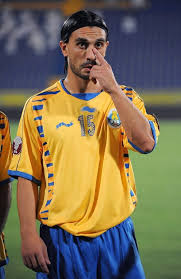 Er ist der bruder von murat yakin und halbbruder des ehemaligen schweizer fussballprofis ertan irizik. Hakan Yakin Hakan Yakin Zu 99 99 Prozent Der Vater