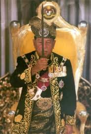 Pada isnin, 24 april 2017 bersamaan 27 rejab 1438h, telah berlangsungnya majlis pertabalan sultan muhammad ke v sebagai yang dipertuan agong malaysia ke 15 di istana negara, kuala lumpur. Warisan Raja Permaisuri Melayu Khas Sempena Pertabalan Yang Di Pertuan Agong Ke 16 Pakaian Istiadat Yang Di Pertuan Agong