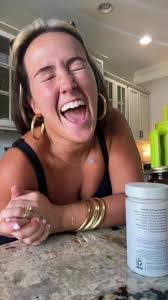 Kristyn Davis's Instagram, Twitter & Facebook